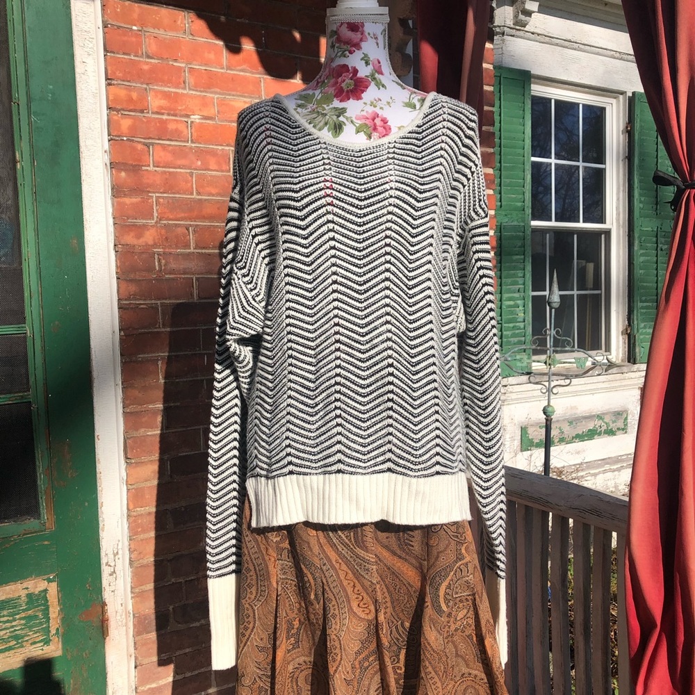 Sweater - Picture 2 of 6